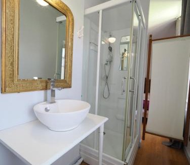 La Roche-Posay House | Le Jardin des Lys - Chambre d'hôte ou Appartement