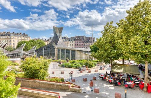 Quartier Vieux Marche-Cathedrale Apartment | Le Jeanne d'Arc, vue sur la Place du Vieux Marché