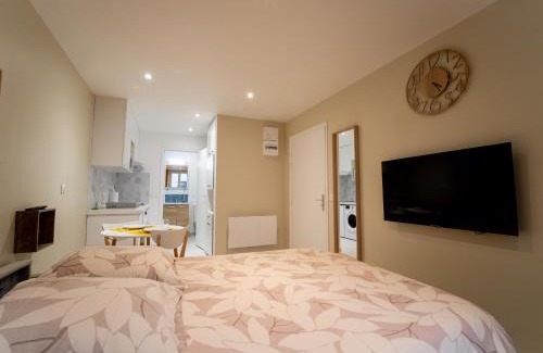Chateau-Thierry Apartment | Le Lion - Plain-pied, WIFI, YT Premium - 2RFHomes