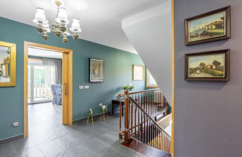 Ames House | LE LLAR casa con 2 PISCINAS 1 CLIMATIZADA INTERIOR muy cerca de Santiago de Compostela