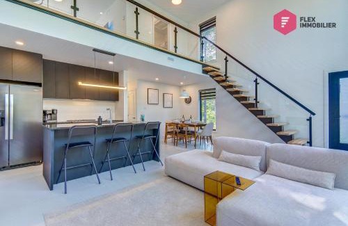 Pont-Rouge House | Le LoftWood de Portneuf - Private hot tub Sauna Pool Billiards Trails