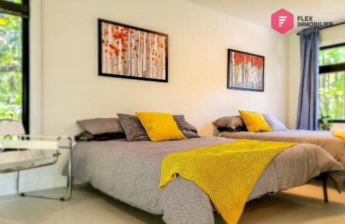Pont-Rouge House | Le LoftWood de Portneuf - Private hot tub Sauna Pool Billiards Trails