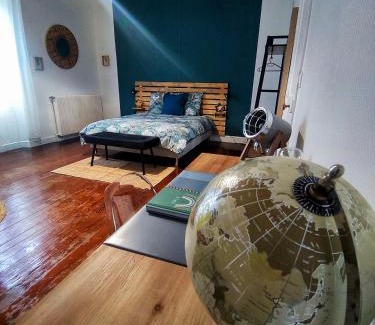 Miroir - Batignolles Apartment | Le Loge'Mans Appartement proche gare , Tram et centre ville