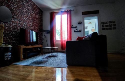 Miroir - Batignolles Apartment | Le Loge'Mans Appartement proche gare , Tram et centre ville