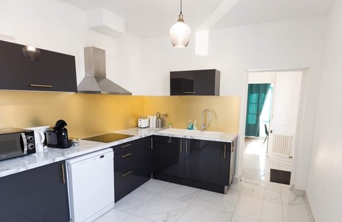 Jouy House | Le logement est composé de 2 chambres doubles et d'un canapé convertible