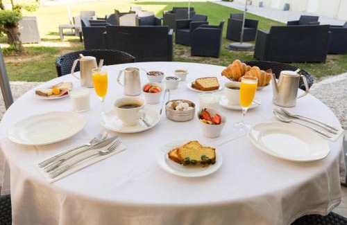 Saint-Coutant-le-Grand Hotel | Le Logis du Péré