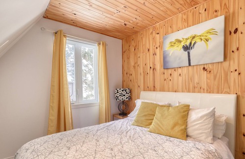 Saint-Damien Ski Chalet | Le Louise - Waterfront with spa