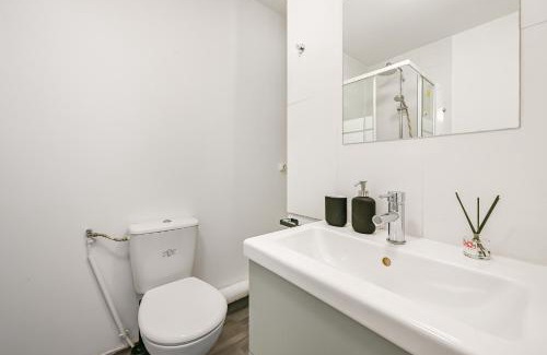 Rosny-sous-Bois Apartment | Le Luna - Studio - Near Paris - RER E - Metro 16