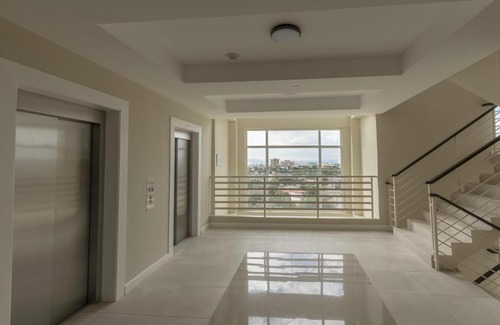 New Kingston Apartment | Le Luxe Penthouse 2BR w AC Wifi & 24 hr sec