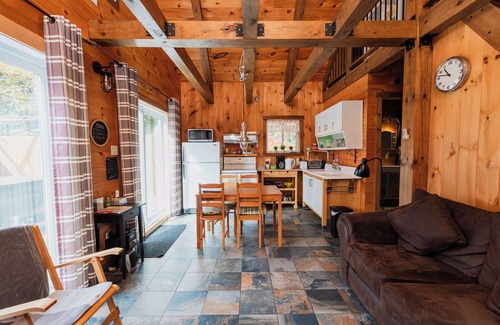 Sainte-Cecile-de-Whitton Ski Chalet | Le Madison avec Spa et Vue sur le Lac