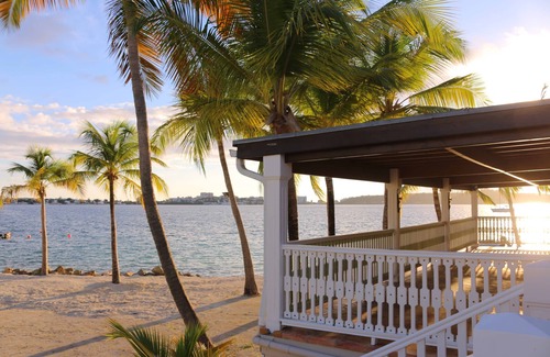 Simpson Bay Condo | le "Madras Blue" Duplex, Baie Nettlé, piscine-vue