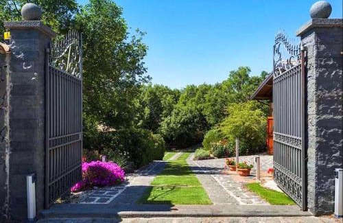 Ragalna Villa | Le Male Terre Etna