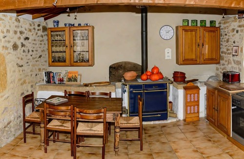 Frayssinet-le-Gelat Cottage | Le Manoir 4* - Relaxing large gite perfect for families and groups for 10 guests