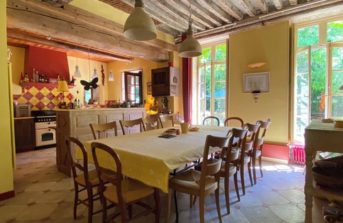 Cuisery House | Le Manoir Bressan Beautiful spacious family home, quiet, dogs OK