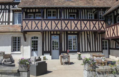 Le Neubourg House | Le manoir des chevaux dorés