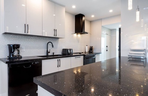Sunny Isles Beach Apartment | Le Marina Bay 701 (STR-01254)
