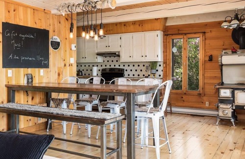 Entrelacs Ski Chalet | Le Martini Bord de l eau, spa, piscine.
