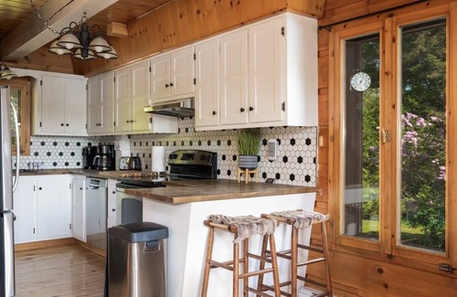 Entrelacs Ski Chalet | Le Martini Bord de l eau, spa, piscine.