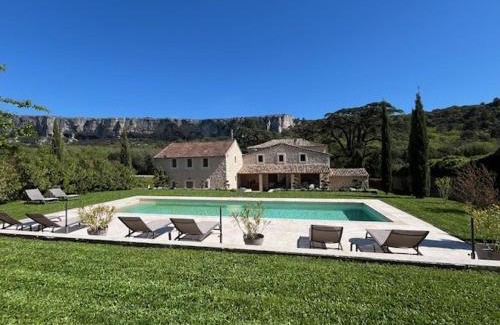 Lioux Bed & Breakfast | LE MAS AUX CEDRES - Teritoria