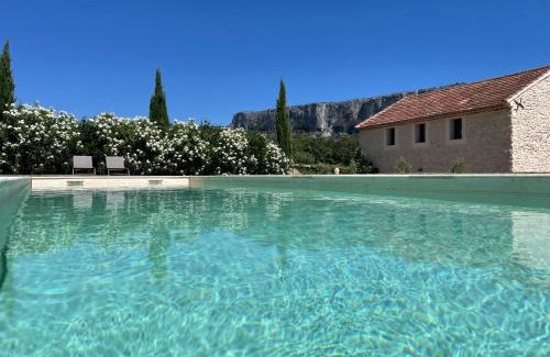 Lioux Bed & Breakfast | LE MAS AUX CEDRES - Teritoria