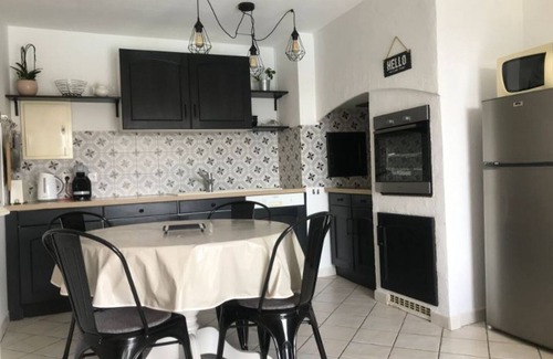 Orange House | Le Mas d'Hortense in Orange Charming vacation home "Beguin" 4 * Swimming pool