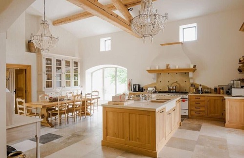 Menerbes House | Le Mas des Lunes - Seven-Bedroom Luxury Estate with Pool