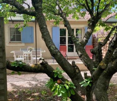 Loriol-du-Comtat House | Le Mas Mérindol Gîte Cerise
