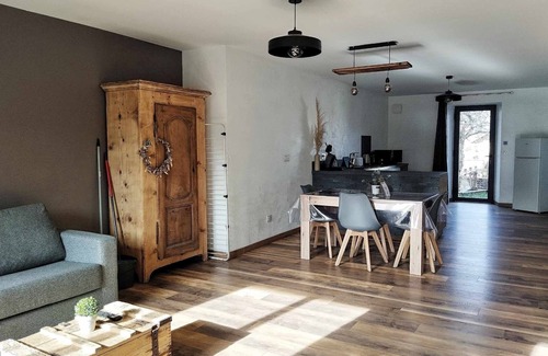 Lathuile Apartment | LE Mazot-spa-piscine-proche Lac-charme-détente
