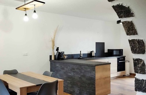 Lathuile Apartment | LE Mazot-spa-piscine-proche Lac-charme-détente