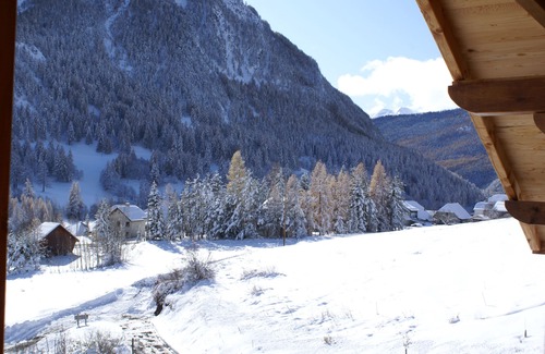 Saint-Paul-sur-Ubaye Ski Chalet | "LE MELEZE" apartment in a chalet