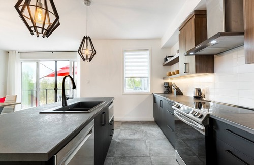 Magog Condo | Le Memph: 3-bedroom condo-chalet with shared SPA Lake Memphremagog