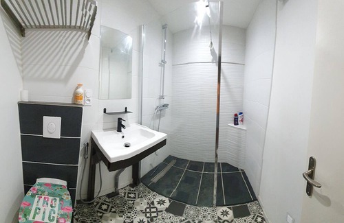Ecusson Apartment | LE Merechal-ferrant ET SES Ecuries