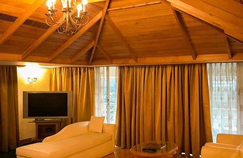 Maradu Hotel | Le Meridien Kochi