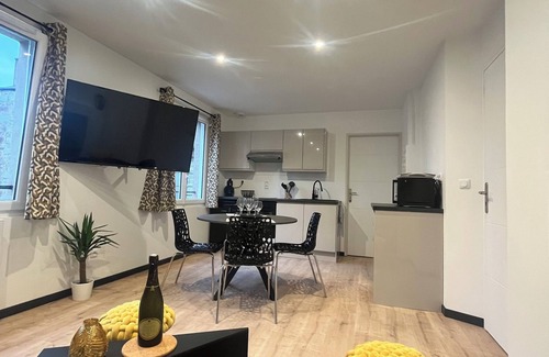 Avranches Apartment | "Le meublé". apartment with unlimited jacuzzi near Mont-Saint-Michel