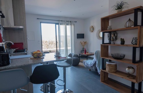 Preconil Apartment | Le Mimosa apartment with private terrace on garden level, a stone's throw from the village.