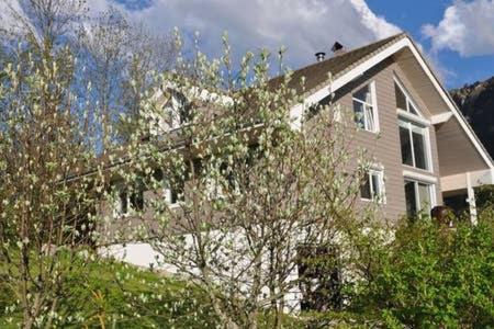 Thollon-les-Memises House | le montanet