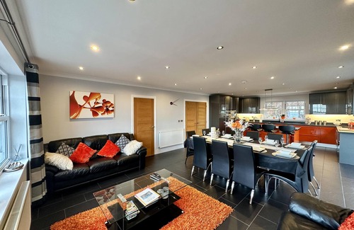 Llanddulas House | Le Morne- 5 Bed Luxury Coastal Retreat