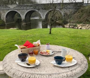 Saint-Aubin-des-Landes Bed & Breakfast | Le Moulin De Bretigneul