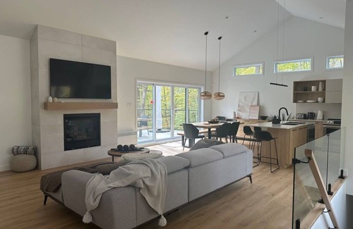 Argenteuil Regional County Municipality House | Le Must | New chalet with Spa and Swimming pool |