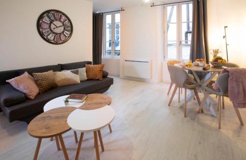 Villefranche-de-Rouergue Apartment | Le Nid 3 étoiles Wifi, Netflix, Disney, Coeur de Bastide