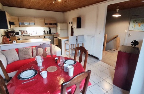 Langres House | Le Nid d'Hirondelles - Terrace Garage Garden Pets welcome