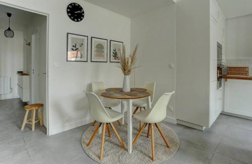 Montigny-le-Bretonneux Apartment | Le Nid Douillet
