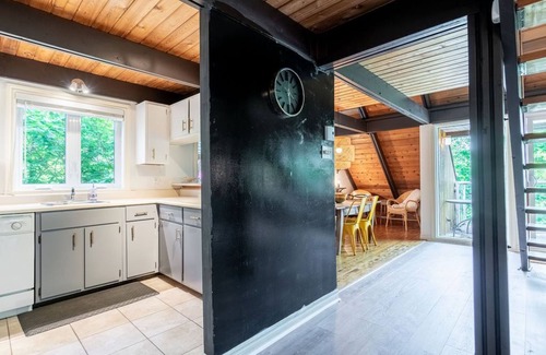 Beaupre Ski Chalet | Le Nid | Terrace & BBQ | Swimming pool & Sauna | AC | Indoor Fireplace