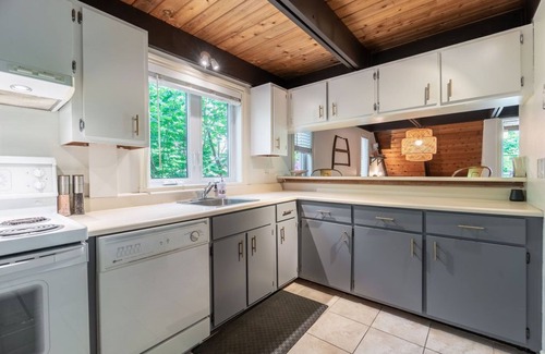 Beaupre Ski Chalet | Le Nid | Terrace & BBQ | Swimming pool & Sauna | AC | Indoor Fireplace