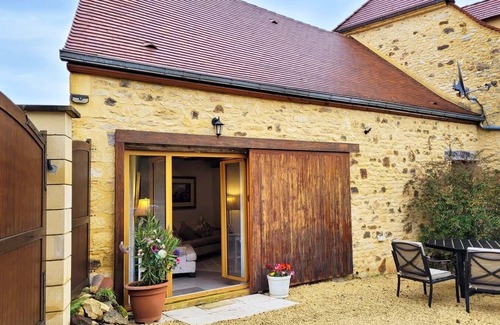 Les Cabanes Cottage | Le NOISETIER, a pretty gîte between Sarlat and Gourdon