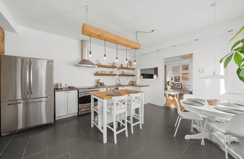 Mauricie Apartment | | Le Notre Dame 2 | River & City at the Gateway