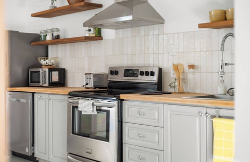Mauricie Apartment | | Le Notre Dame 3 | River & City at the Gateway