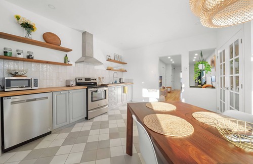 Mauricie Apartment | | Le Notre Dame 3 | River & City at the Gateway