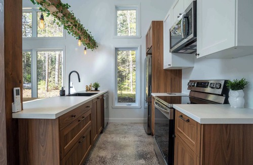 Saint Come House | Le P’tit Duc | Riverside Retreat