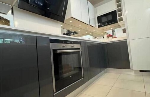 Saint-Cloud Apartment | Le Papillon Enchanté de Saint Cloud